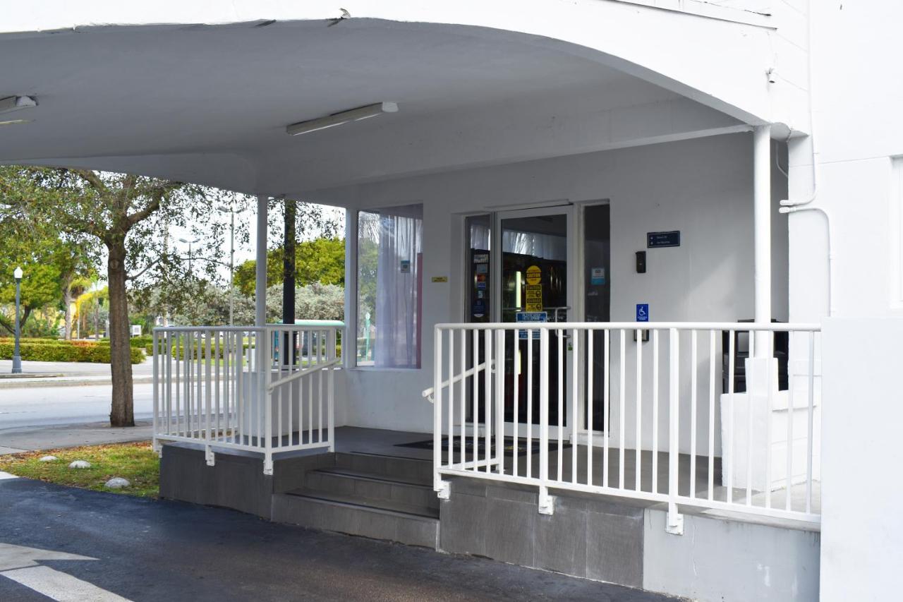 Travelodge By Wyndham Miami Biscayne Bay מראה חיצוני תמונה